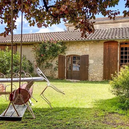 Holiday home 7 Bedroom In Saint-Christoly-Medoc
