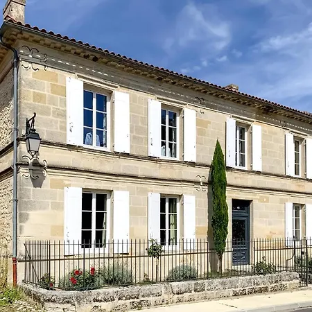 Holiday home 7 Bedroom In Saint-Christoly-Medoc