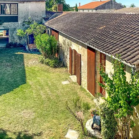 7 Bedroom In Holiday home Saint-Christoly-Medoc