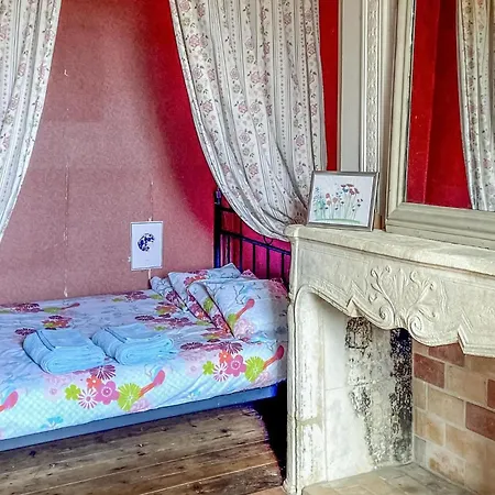 7 Bedroom In Saint-Christoly-Medoc