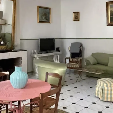 Holiday home 7 Bedroom In Saint-Christoly-Medoc